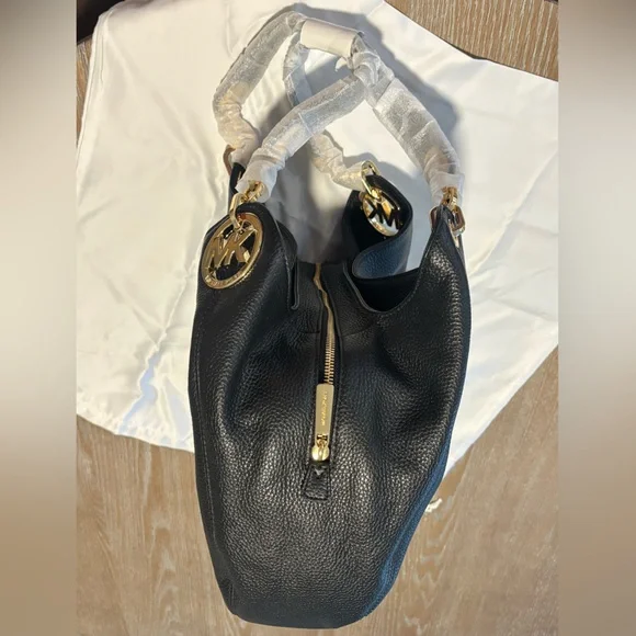 NWT! 🖤 MICHAEL Michael Kors • Fulton Large Leather Shoulder Bag - Black / Gold - Picture 10 of 16